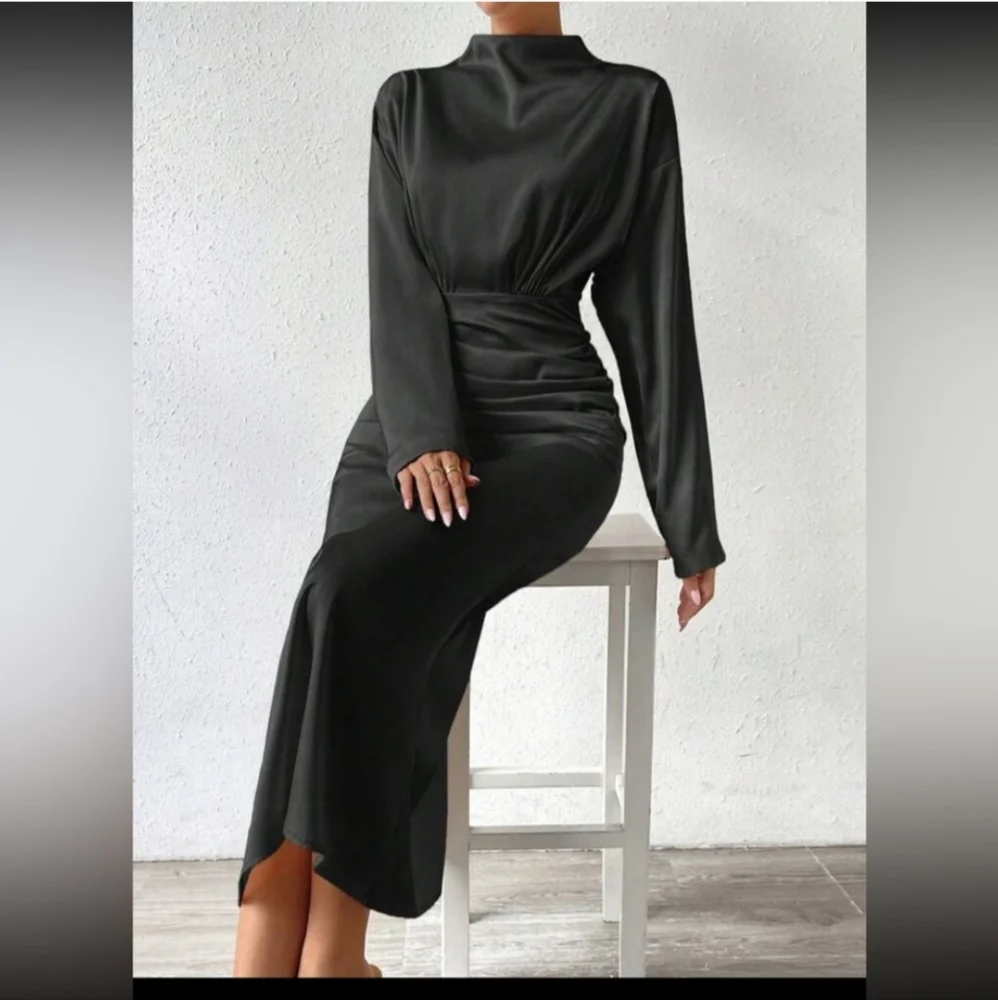 Black Rushed Dress - SHEIN - Picture 3 of 4